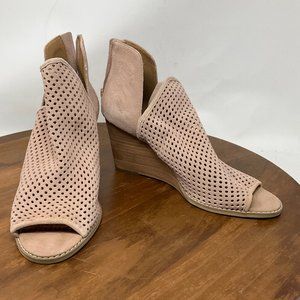 Susina Kinston Nude Perforated Suede Peep Toe Ankle Bootie Wedges Size 8.5M